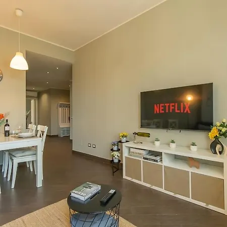 Exclusive & Strategic 2-bedroom Apartment, 50m From M4 דירה