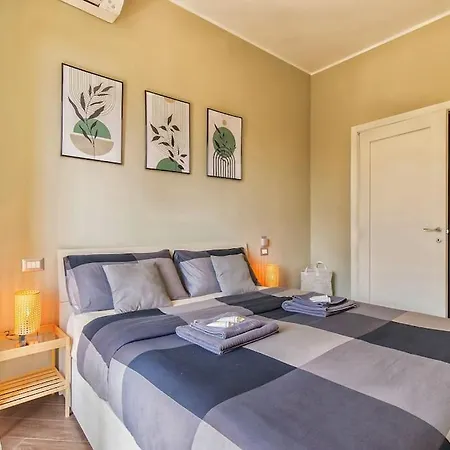 Exclusive & Strategic 2-bedroom Apartment, 50m From M4 Μιλάνο