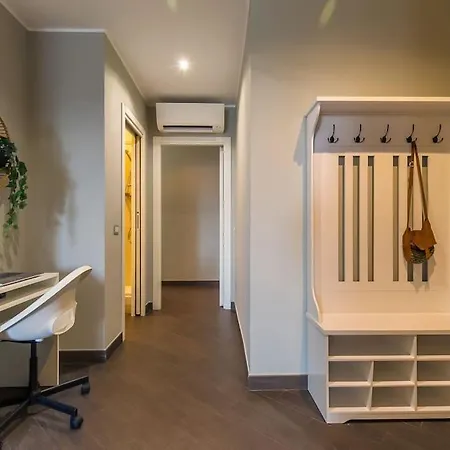 Exclusive & Strategic 2-bedroom Apartment, 50m From M4 * Μιλάνο