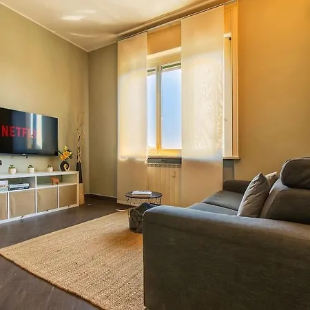 Exclusive & Strategic 2-bedroom Apartment, 50m From M4 Διαμέρισμα